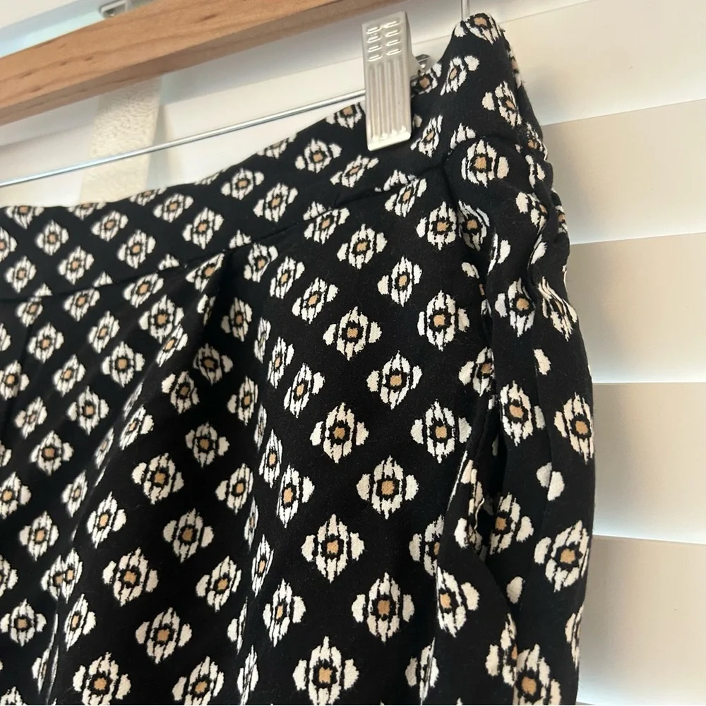 LOFT Wide Leg Pants The Pull On Black White Geometric Cropped Small Petite - Picture 6 of 13